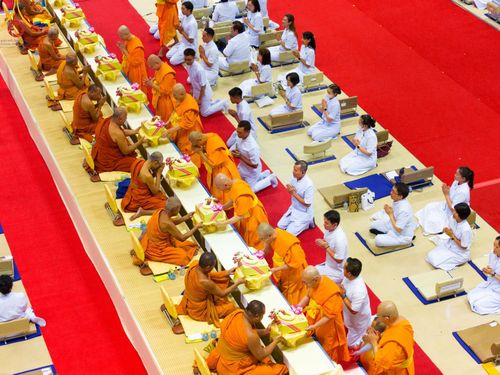 ภาพ No.147073:พิธีมุทิตาสักการะพระภิกษุ ผู้สอบได้เปรียญธรรม 9 ประโยคระดับโลกปีที่ 36, พิธีมอบโล่เกียรติยศและทุนการศึกษา สำนักเรียนบาลีดีเด่นทั่วประเทศ, พิธีถวายมหาสังฆทานคณะสงฆ์ 2,000 กว่าวัด ทั่วประเทศ ปีที่ 24, พิธีถวายไทยธรรมคณะสงฆ์ 323 วัด 4 จังหวัดชายแดนภาคใต้