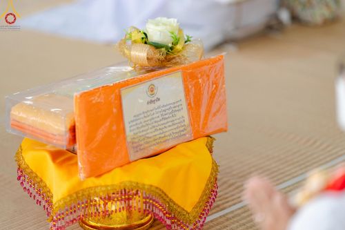 ภาพ No.205702:พิธีสวดพระพุทธมนต์ และถวายภัตตาหารเมนูสวรรค์แด่พระภิกษุ สามเณร วันจันทร์ที่ 3 กุมภาพันธ์ พ.ศ. 2568 ณ หอฉันคุณยายอาจารย์ฯ วัดพระธรรมกาย