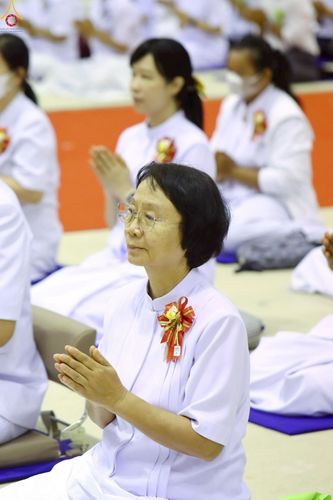 ภาพ No.233788:วันเสาร์ที่ 19 กรกฎาคม พ.ศ.2568 วันมหารำลึก ครั้งที่ 35 พิธีรำลึกถึงนักสร้างบารมี , พิธีสวดพระพุทธมนต์ , พิธีทอดผ้าบังสกุลและถวายไทยธรรม วัดพระธรรมกาย