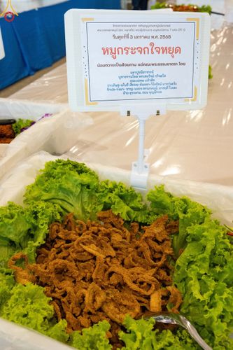 ภาพ No.188534:พิธีถวายภัตตาหารเป็นสังฆทาน แด่พระธรรมยาตรา ในโครงการธรรมยาตรา กตัญญูบูชา มหาปูชนียาจารย์ พระมงคลเทพมุนี(สด จนฺทสโร) พระผู้ปราบมาร อนุสรณ์สถาน 7 แห่ง ปีที่ 13 ณ สภาธรรมกายสากล วัดพระธรรมกาย วันที่ 3 มกราคม พ.ศ. 2568