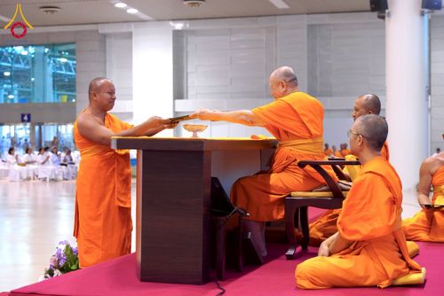 ภาพ No.232172:วันอาทิตย์ที่ 6 กรกฏาคม พ.ศ. 2568 พิธีมอบโล่เกียรติคุณ สวดธัมมจักกัปปวัตตนสูตร และรางวัลโครงการผู้นำแสงสว่างออนไลน์ ณ ห้องแก้วสารพัดนึก1 สภาธรรมกายสากล วัดพระธรรมกาย