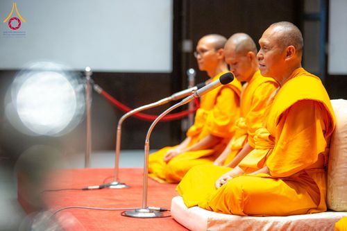 ภาพ No.62133:พิธีอุปสมบทในโครงการอุปสมบทหมู่ บูชาธรรมหลวงพ่อธัมมชโย พ.ศ.2567 ณ อุโบสถ วัดพระธรรมกาย จ.ปทุมธานี วันที่ 13-15 เมษายน พ.ศ. 2567