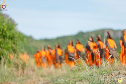 ภาพ No.222168:วันที่ 26-27 เมษายน พ.ศ. 2568 ศูนย์ปฏิบัติธรรมสวนผึ้ง ร่วมกับ ธุดงค์คสถานประจวบคีรีขันธ์ และวัดอ่าวน้อย  จัดกิจกรรมเดินธรรมยาตรา ตักบาตรข้าวสารอาหารแห้ง และจุดประทีปถวายเป็นพุทธบูชา ณ วัดอ่าวน้อย จ.ประจวบคีรีขันธ์