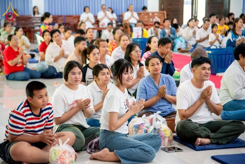 ภาพ No.218071:วันอาทิตย์ที่ 13 เมษายน พ.ศ. 2568 พิธีตักบาตรฉลองสามเณรใหม่ 75 รูป เนื่องในวันสงกรานต์ (โครงการบรรพชาสามเณรฟื้นฟูพระพุทธศาสนาทั่วไทย ประจำปีพุทธศักราช 2568) ณ ศูนย์ปฏิบัติธรรมระยอง(บ้านช่องลม) ตำบลบางบุตร อำเภอบ้านค่าย จังหวัดระยอง