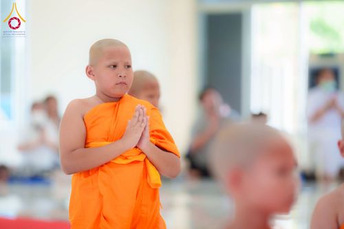 ภาพ No.216895:วันเสาร์ที่ 5 เมษายน พ.ศ. 2568 พิธีตัดปอยผม พิธีขอขมาผู้ปกครอง พิธีมอบบาตรและผ้าไตร พิธีบรรพชา ณ ศูนย์ปฏิบัติธรรมและศูนย์อบรมเยาวชนพระนครศรีอยุธยา ต.พุทเลา อ.บางปะหัน จ.พระนครศรีอยุธยา