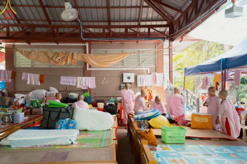 ภาพ No.220325:วันที่ 17 เมษายน พ.ศ. 2568 ผู้แทนวัดพระธรรมกาย ลงพื้นที่เยียวยา ซับน้ำตาเหยื่อแผ่นดินไหวมัณฑะเลย์