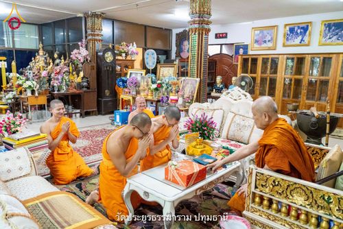 ภาพ No.216129:วันที่ 23 มีนาคม - 3 เมษายน พ.ศ. 2568 ตัวแทนวัดพระธรรมกายกราบถวายฏีกานิมนต์ ร่วมพิธีถวายมหาสังฆทาน 40,000 กว่าวัดทั่วประเทศ นนทบุรี ปทุมธานี อยุธยา