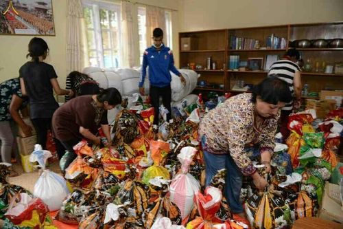 ภาพ No.17279:มูลนิธิธรรมกายช่วยเหลือผู้ประสบภัยแผ่นดินไหวที่ประเทศเนปาล