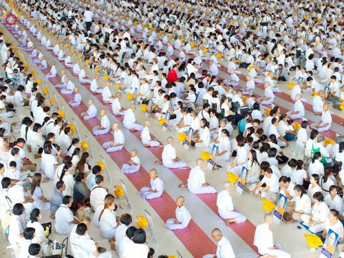 ภาพ No.215047:วันเสาร์ที่ 5 เมษายน พ.ศ. 2568 พิธีเวียนประทักษิณรอบพระมหาธรรมกายเจดีย์  พิธีวันทาเจดีย์ พิธีขอขมาและมอบผ้าไตร ในโครงการบรรพชาสามเณรฟื้นฟูพระพุทธศาสนาทั่วไทย , โครงการหน่อแก้วเปรียญธรรม รุ่นที่ 13 ,  โครงการสามเณรยุวธรรมทายาท รุ่นที่ 33 , โครงการสามเณรมั