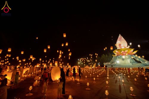 ภาพ No.266197:วันพุธที่ 5 พฤศจิกายน พ.ศ. 2568 (วันพระ ขึ้น 15 ค่ำ เดือน 12) พิธีจุดประทีปโคมลาน, โคมลอย และลอยกระทง ถวายประทีปเป็นพุทธบูชา สร้างความสว่างไสวให้กับแผ่นดินด้วยแสงธรรม ณ พุทธอุทยานนานาชาติ จังหวัดหนองคาย