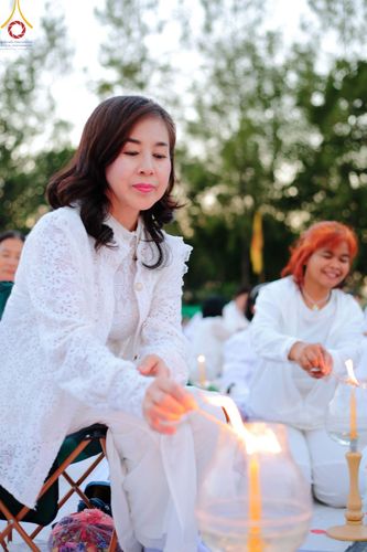 ภาพ No.192732:พิธีจุดประทีปถวายเป็นพุทธบูชา และบูชาธรรมมหาปูชนียาจารย์ ณ อนุสรณ์สถานคลองบางนางแท่น อ.สามพราน จ.นครปฐม ในโครงการธรรมยาตรา กตัญญูบูชา มหาปูชนียาจารย์ พระมงคลเทพมุนี(สด จนฺทสโร) พระผู้ปราบมาร อนุสรณ์สถาน 7 แห่ง ปีที่ 13 วันที่ 10 มกราคม พ.ศ. 2568