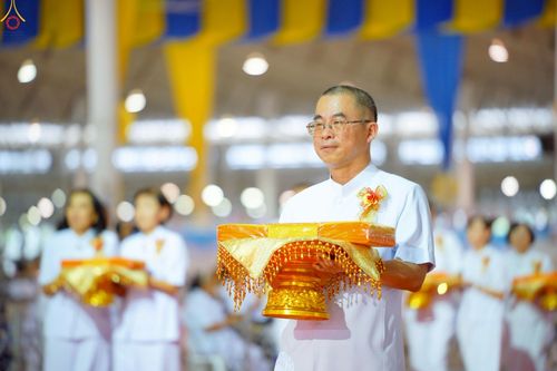 ภาพ No.251654:วันที่ 10 ตุลาคม พ.ศ. 2568 พิธีทอดผ้าป่าสมทบกฐินวัดพระธรรมกาย และสมทบกฐิน 30,000 กว่าวัดทั่วประเทศ ครั้งที่ 3 ณ สภาธรรมกายสากล วัดพระธรรมกาย