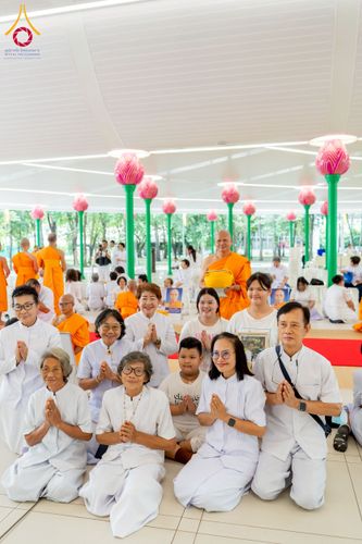 ภาพ No.244879:วันเสาร์ที่ 6 กันยายน พ.ศ. 2568 พิธีถวายบาตร บรรพชา อุปสมบทของนาคธรรมทายาท โครงการอุปสมบทหมู่บูชาธรรมครบรอบ 108 ปี  วันครูผู้ค้นพบวิชชาธรรมกาย ณ โบสถ์พระไตรปิฎก วัดพระธรรมกาย