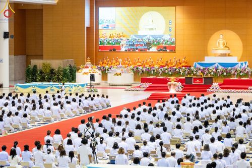 ภาพ No.167588:พิธีตักบาตรและพิธีบูชาข้าวพระ ในวันอาทิตย์ที่ 3 พฤศจิกายน พ.ศ. 2567 ณ วัดพระธรรมกาย