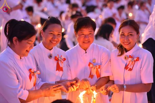 ภาพ No.109670:พิธีจุดประทีปถวายเป็นพุทธบูชา และบูชาธรรมมหาปูชนียาจารย์ วันที่ 10 มกราคม พ.ศ. 2567 ณ อนุสรณ์สถานคลองบางนางแท่น อ.สามพราน จ.นครปฐม