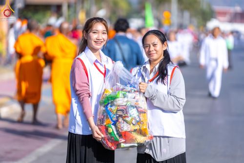 ภาพ No.185670:V.47 เบื้องหลังของเบื้องหน้า งานตักบาตรพระ 10,000 รูป ณ จ.กาญจนบุรี วันที่ 20-21 ธันวาคม พ.ศ. 2567