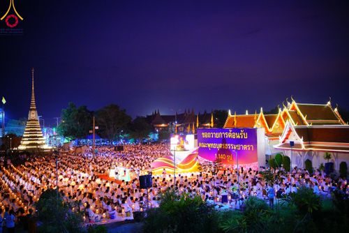 ภาพ No.112109:พิธีจุดประทีปถวายเป็นพุทธบูชา และบูชาธรรมมหาปูชนียาจารย์ พระมงคลเทพมุนี(สด จนฺทสโร) ในโครงการธรรมยาตรา กตัญญูบูชา มหาปูชนียาจารย์ พระมงคลเทพมุนี(สด จนฺทสโร) พระผู้ปราบมาร อนุสรณ์สถาน 7 แห่ง ปีที่ 12 วันที่ 14 มกราคม พ.ศ. 2567 ณ วัดสองพี่น้อง อ.สองพี่น้อง