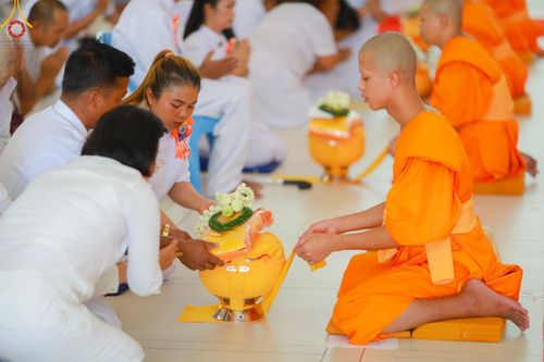 ภาพ No.136371:พิธีอุปสมบทสามเณรเตรียมสถาบันธรรมชัย รุ่นที่ 21 ณ โบสถ์พระไตรปิฏก วัดพระธรรมกาย วันเสาร์ที่ 4 พฤษภาคม พ.ศ.2567