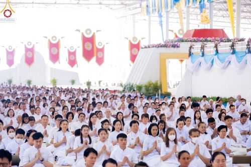 ภาพ No.159255:พิธีบูชาข้าวพระ ในวันอาทิตย์ต้นเดือน วันที่ 6 ตุลาคม พ.ศ. 2567 ณ สภาธรรมกายสากล วัดพระธรรมกาย