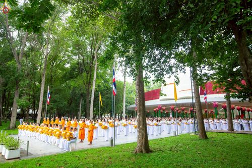 ภาพ No.227458:วันเสาร์ที่ 31 พฤษภาคม พ.ศ. 2568 พิธีเวียนประทักษิณรอบพระอุโบสถ ในพิธีอุปสมบท สามเณรเตรียม DCI รุ่นที่ 22 ณ อุโบสถพระไตรปิฎก วัดพระธรรมกาย