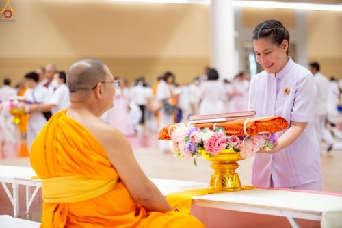 ภาพ No.228415:วันอาทิตย์ที่ 8 มิถุนายน พ.ศ. 2568 พิธีถวายทุนสนับสนุนพระไตรปิฎกฉบับธรรมชัย และอนุรักษ์คัมภีร์โบราณ ณ ห้องแก้วสารพัดนึก 2 วัดพระธรรมกาย