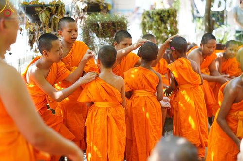 ภาพ No.61166:สามเณรออกบิณฑบาต และกิจกรรมอบรมสามเณร ในโครงการบรรพชาสามเณรฟื้นฟู พระพุทธศาสนาทั่วไทย ณ ศูนย์อบรมที่พักสงฆ์บ้านร่มเย็น จ.นราธิวาส วันที่ 2-15 เมษายน พ.ศ. 2567