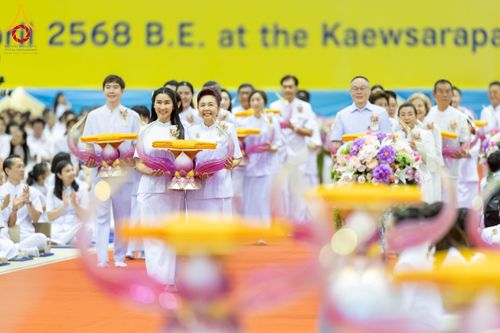 ภาพ No.215485:วันอาทิตย์ต้นเดือนที่ 6 เมษายน พ.ศ. 2568 ขบวนอัญเชิญผ้าป่าสมทบ มหาสังฆทาน 40,000 กว่าวัดทั่วประเทศ ณ สภาธรรมกายสากล วัดพระธรรมกาย