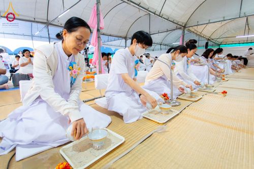 ภาพ No.198420:พิธีถวายภัตตาหารเป็นสังฆทาน แด่พระธรรมยาตรา ณ อนุสรณ์สถานบางปลา วัดบางปลา อำเภอบางเลน จังหวัดนครปฐม ในโครงการธรรมยาตรา กตัญญูบูชา มหาปูชนียาจารย์ พระมงคลเทพมุนี(สด จนฺทสโร) พระผู้ปราบมาร อนุสรณ์สถาน 7 แห่ง ปีที่ 13 วันที่ 20 มกราคม พ.ศ. 2568