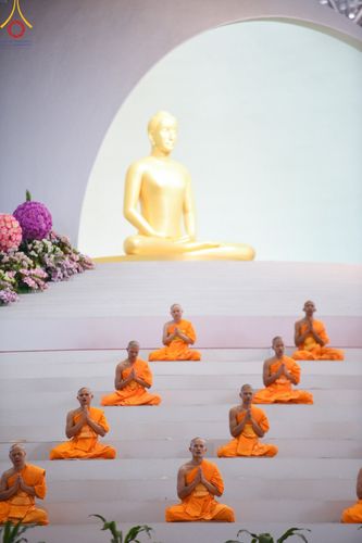 ภาพ No.151259:พิธีบูชาข้าวพระ ในวันอาทิตย์ต้นเดือน วันที่ 1 กันยายน พ.ศ. 2567 ณ สภาธรรมกายสากล วัดพระธรรมกาย