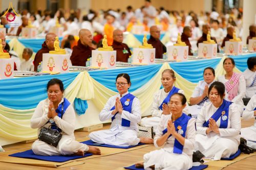 ภาพ No.60041:พิธีเจริญพระพุทธมนต์ "ฉลองอายุวัฒนมงคล 80 ปี หลวงพ่อธัมมชโย" พิธีถวายไทยธรรม คณะสงฆ์ 10,000 กว่าวัดทั่วประเทศ ในวันคุ้มครองโลก วันจันทร์ที่ 22 เมษายน พ.ศ. 2567 ณ สภาธรรมกายสากล วัดพระธรรมกาย จ.ปทุมธานี
