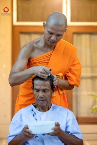 ภาพ No.135809:พิธีปลงผมธรรมทายาท โครงการบรรพชาและอุปสมบทหมู่ รุ่นบูชาธรรม 80 ปี หลวงพ่อธัมมชโย ณ หมู่บ้านบรรลุธรรม วัดพระธรรมกาย วันที่ 7 เมษายน พ.ศ. 2567