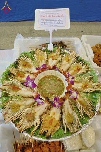 ภาพ No.204382:พิธีถวายภัตตาหารเป็นสังฆทาน แด่พระธรรมยาตรา ณ วัดพระธรรมกาย ตำบลคลองสาม อำเภอคลองหลวง จังหวัดปทุมธานี ในโครงการธรรมยาตรา กตัญญูบูชา มหาปูชนียาจารย์ พระมงคลเทพมุนี(สด จนฺทสโร) พระผู้ปราบมาร อนุสรณ์สถาน 7 แห่ง ปีที่ 13 วันที่ 31 มกราคม พ.ศ. 2568