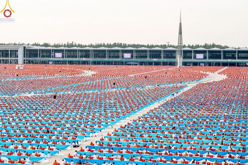 ภาพ No.221656:วันอังคารที่ 22 เมษายน พ.ศ. 2568 ภาพพิธีถวายมหาสังฆทานคณะสงฆ์ 40,000 กว่าวัดทั่วประเทศ เนื่องในวันคุ้มครองโลก ชุดที่ 2 (ปลื้มให้สมการรอคอย) ณ ลานธรรมพระมหาธรรมกายเจดีย์ วัดพระธรรมกาย