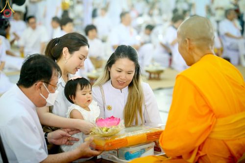 ภาพ No.143278:พิธีถวายภัตตาหารเพื่อเป็นกำลังแห่งการเข้าถึงธรรม ของพระภิกษุสามเณร วัดพระธรรมกาย วันเสาร์ที่ 6 กรกฏาคม พ.ศ. 2567 ณ หอฉันคุณยายอาจารย์ วัดพระธรรมกาย จ.ปทุมธานี