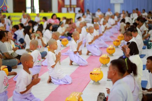 ภาพ No.213878:วันเสาร์ที่ 29 มีนาคม พ.ศ. 2568 พิธีตัดปอยผม ขอขมาผู้ปกครอง มอบบาตร-ผ้าไตร และพิธีบรรพชาสามเณร ณ ศูนย์ปฏิบัติธรรมจังหวัดระยอง (บ้านช่องลม) ต.บางบุตร อ.บ้านค่าย จ.ระยอง