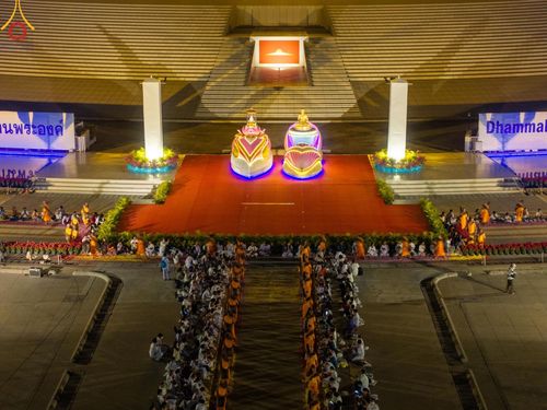 ภาพ No.202107:พิธีต้อนรับพระธรรมยาตรา ณ อนุสรณ์สถานลำดับที่ 7 สถานที่ขยายวิชชาธรรมกาย วัดพระธรรมกาย ต.คลองสาม อ.คลองหลวง จ.ปทุมธานี ในโครงการธรรมยาตรา กตัญญูบูชา มหาปูชนียาจารย์ พระมงคลเทพมุนี(สด จนฺทสโร) พระผู้ปราบมาร อนุสรณ์สถาน 7 แห่ง ปีที่ 13 วันที่ 26 มกราคม 2568