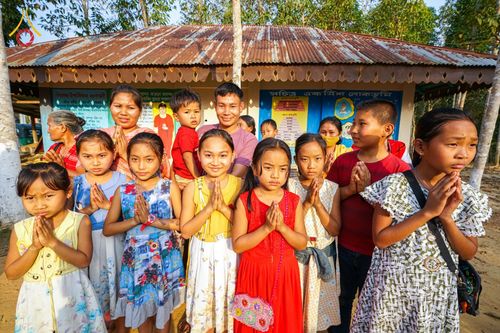ภาพ No.76024:พิธีบรรพชาสามเณร ณ วัดปันชารี สันติปูร์ อรัญกฏิ เมืองคาร์กาชารี ประเทศบังกลาเทศ วันที่ 10 กุมภาพันธ์ พ.ศ. 2566