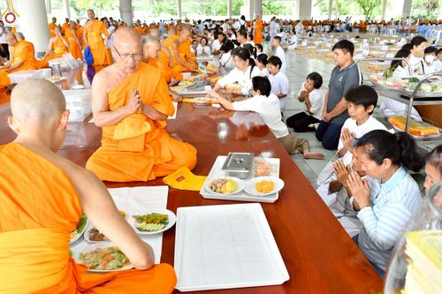 ภาพ No.247479:วันจันทร์ที่ 22 กันยายน พ.ศ. 2568 (วันพระ แรม 15 ค่ำ เดือน 10) พิธีบุพเปตพลี ครั้งที่ 170 ร่วมอุทิศบุญแด่หมู่ญาติที่ล่วงลับไปแล้ว และสืบทอดอายุพระพุทธศาสนา ณ หอฉันคุณยายอาจารย์ฯ วัดพระธรรมกาย