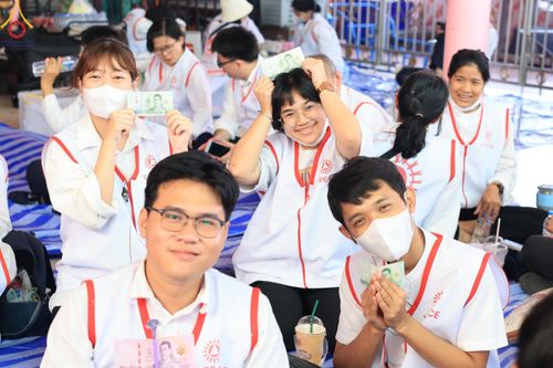 ภาพ No.117048:V.16 เป็นทีม การเตรียมงาน เก็บงาน การรับบุญของเจ้าหน้าที่หน่วยงานต่างๆ เพื่อโครงการธรรมยาตรา กตัญญูบูชามหาปูชนียาจารย์ พระมงคลเทพมุนี (สด จนฺทสโร) พระผู้ปราบมาร อนุสรณ์สถาน 7 แห่ง ปีที่ 12 ระหว่างวันที่ 2 - 31 มกราคม พ.ศ. 2567