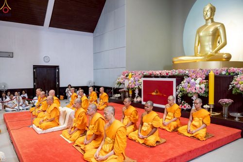 ภาพ No.227796:วันเสาร์ที่ 31 พฤษภาคม พ.ศ.2568 พิธีถวายผ้าไตรแด่สามเณรผู้เข้ารับการอุปสมบท , พิธีอุปสมบทสามเณรเตรียม DCI วัดพระธรรมกาย จ.ปทุมธานี