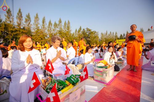 ภาพ No.193053:พิธีตักบาตรพระธรรมยาตรา ณ อนุสรณ์สถานคลองบางนางแท่น อ.สามพราน จ.นครปฐม ในโครงการธรรมยาตรา กตัญญูบูชา มหาปูชนียาจารย์ พระมงคลเทพมุนี(สด จนฺทสโร) พระผู้ปราบมาร อนุสรณ์สถาน 7 แห่ง ปีที่ 13 วันที่ 11 มกราคม พ.ศ.2568