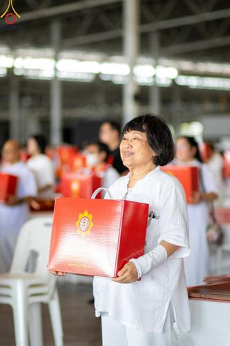 ภาพ No.210970:วันที่ 15 มีนาคม พ.ศ. 2568  บุญบรรจุกล่องไทยธรรม เพื่อถวายแด่พระสังฆาธิการ 40,000 กว่าวัดทั่วไทย ในวันคุ้มครองโลก 22 เมษายน พ.ศ. 2568