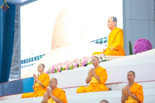 ภาพ No.205951:พิธีตักบาตร และ พิธีบูชาข้าวพระ ในวันอาทิตย์ต้นเดือน 2 กุมภาพันธ์ พ.ศ. 2568 ณ สภาธรรมกายสากล วัดพระธรรมกาย