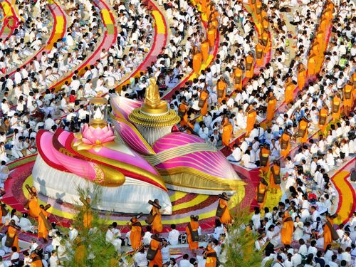 ภาพ No.107957:พิธีต้อนรับพระธรรมยาตรา ในโครงการธรรมยาตรากตัญญูบูชา มหาปูชนียาจารย์ พระมงคลเทพมุนี(สด จนฺทสโร) พระผู้ปราบมาร อนุสรณ์สถาน 7 แห่ง ปีที่ 12 วันที่ 7 มกราคม พ.ศ. 2567 ณ อนุสรณ์สถานคลองบางนางแท่น  อ.สามพราน จ.นครปฐม