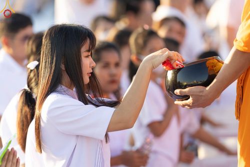 ภาพ No.105340:พิธีตักบาตรฉลองพระบวชใหม่ รุ่นบูชาธรรมมหาปูชนียาจารย์ และต้อนรับศักราชใหม่ วันจันทร์ที่ 1 มกราคม พ.ศ. 2567 ณ ลานธรรมพระมหาธรรมกายเจดีย์ วัดพระธรรมกาย