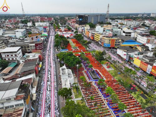 ภาพ No.126139:พิธีทำบุญเมืองนครราชสีมา ฉลอง 556 ปี ตักบาตรพระ 10,000 รูป ในวันเสาร์ที่ 2 มีนาคม พ.ศ.2567 ณ อนุสาวรีย์ท้าวสุรนารี จ.นครราชสีมา จัดโดย คณะสงฆ์จังหวัดนครราชสีมา ร่วมกับสำนักงานจังหวัดนครราชสีมา