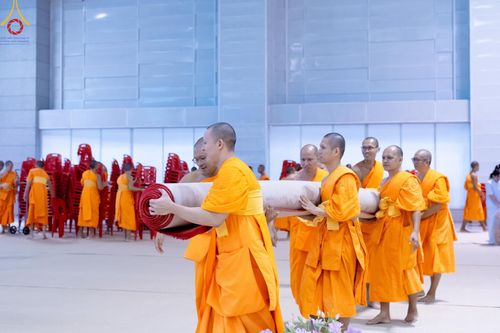 ภาพ No.146186:วันมหารำลึก ครั้งที่ 34 พิธีร่วมรำลึกถึงนักสร้างบารมีที่ล่วงลับไปแล้ว , พิธีสวดพระพุทธมนต์ ณ ห้องแก้วสารพัดนึก 1 วัดพระธรรมกาย วันเสาร์ที่ 27 กรกฎาคม พ.ศ. 2567