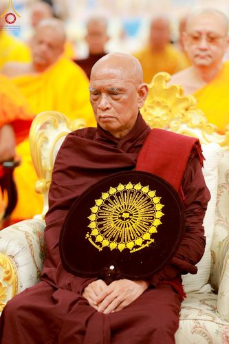 ภาพ No.60413:การต้อนรับพระสังฆาธิการ 10,000 กว่าวัดทั่วประเทศ พิธีมอบปัจจัยช่วยเหลือครู 4 จังหวัดชายแดนภาคใต้ พิธีปฏิบัติธรรม ในวันคุ้มครองโลก วันจันทร์ที่ 22 เมษายน พ.ศ.2567 ณ วัดพระธรรมกาย จ.ปทุมธานี