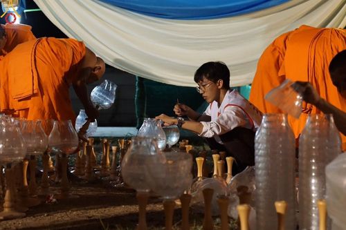 ภาพ No.203064:V.51 สารพัดV สารพัดดี ที่คลองบางนางแท่น ในโครงการธรรมยาตรา กตัญญูบูชา มหาปูชนียาจารย์ พระมงคลเทพมุนี(สด จนฺทสโร) พระผู้ปราบมาร อนุสรณ์สถาน 7 แห่ง ปีที่ 13 ระหว่างวันที่ 2-31 มกราคม พ.ศ. 2568