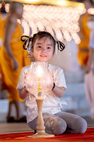 ภาพ No.253737:วันที่ 10 ตุลาคม พ.ศ. 2568 พิธีจุดประทีปบูชาพระผู้ปราบมาร, พิธีจุดประทีปบนพระมหาธรรมกายเจดีย์  20,000 ดวง เนื่องในวันคล้ายวันเกิดครบรอบ 141 ปี พระมงคลเทพมุนี (สด จนฺทสโร)